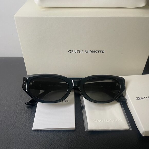Gentle Monster Black Oval Sunglasses Gold Logo Chic It-Girl Style main image 9